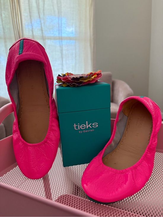 Tieks Shoes - Women's Tieks Pop Pink Ballet Flats size 10